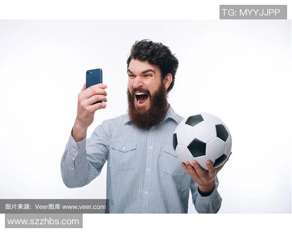 足球明星私下穿搭揭秘男士便装风格与时尚魅力的完美结合 足球明星私下穿搭揭秘男士便装风格与时尚魅力的完美结合